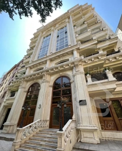 اپارتمان فرمانیه غربی ۱۴۰متری طبقه اخر برند منطقه