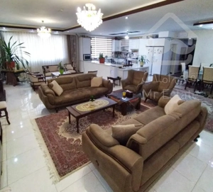 ۱۵۴ متر ۳خواب/ نوروزآباد/ غرق نور سالن پرده‌خور