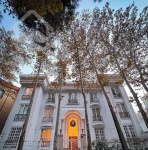 ویلای ۱۳۰۰ متری ۷۰۰ متر زمین