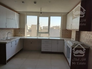 118 متر/ فول/ چسبیده به آزادی