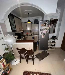 ۵۰ متر همدانی دبستان دارای بالکن