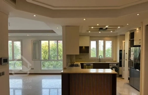 ۲۰۰متر غرق در نور ویو دار  دو پارکینگ  تاپ لوکیشن