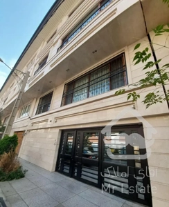 ۲۰۰ متر . تک واحدی . یک سال ساخت ( در سه طبقه )