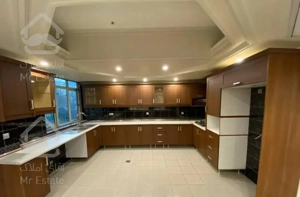 آپارتمان ۲۰۵متری سه خوابه