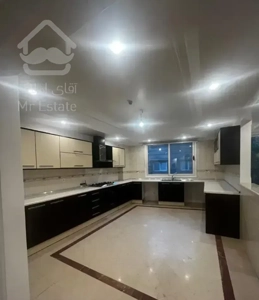 نیاوران ۴۰۰متر ۴خواب دو پارکینگ سندی