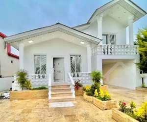 ویلاباغچه۲۱۰متری سندتکبرگ قیمت واقعی زدم پول نیاز