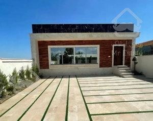 ویلایی ۲۰۰متری // چسبیده جنگله