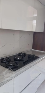 ستارخان  ۹۳ متر