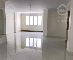 آپارتمان ۱۳۰ متری/۳خواب/صرافهای شمالی