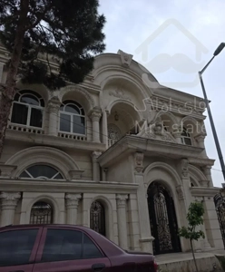 فروش ویلا/۷۰۰متر زمین/۱۱۰۰متر بنا/برند/شهرک غرب