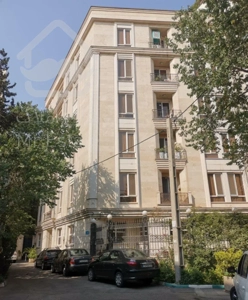 گلستانها پاسداران/۱۲۲متر/۲خواب/۷ساله غرق نور