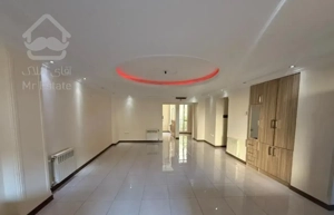 آپارتمان ۱۰۰ متری/خیابان زیبا/۲ خواب/طبقه اول