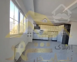 آپارتمان//130متری//ط اول پنت هاوس