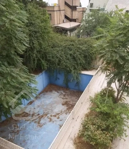 ۶۷۰ متر ویلا شهرک غرب دربست