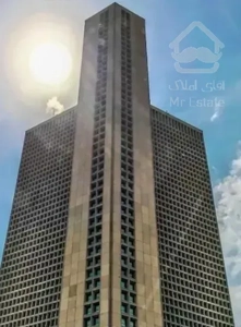 ۴۳متری/زیرهمکف/۳طبقه/سال ۷۷/دارای حیاط آکواریم نور