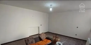 102متر دو خواب با پارکینگ و انباری ( بازسازی شده )