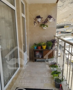 آپارتمان واقع در سولقان، بر خیابان اصلی طبقه آخر