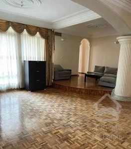 حسن سیف ، آپارتمان، ۸ واحدی