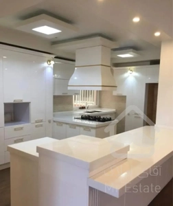 ۲۱۵ متر گلزار /چهار خوابه/ فول مشاعات/تاپ لوکیشن/