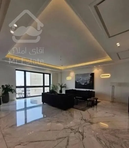 پشت حاشیه وکیل آباد/۱۴۰ متری / فول / تکواحدی