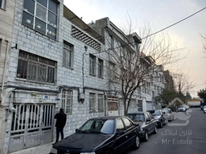 فروش خانه ی کلنگی جنوبی ۲۰۰ متری / دهکده المپیک / منطقه ۲۲