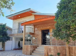 ویلا باغچه نیم پیلوت شهرکی سند تک‌برگ