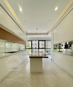 ۱۰۰متر ۲خواب طبقه۳ نور۲جهت کلید نخورده