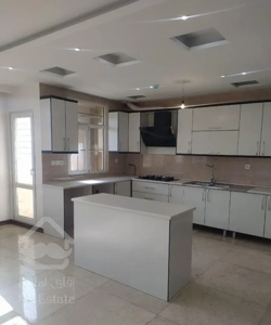 ۱۳۳متر فول امکانات ۳خوابه روبه آفتاب