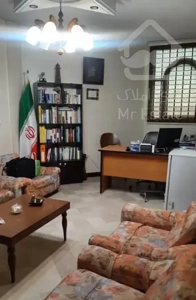 ۴۸ متری ، آسانسوردار ، سرمایه‌گذاری ، میدان امامت