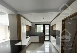 ۱۲۵ متر / ظفر / سه خواب / تک واحدی