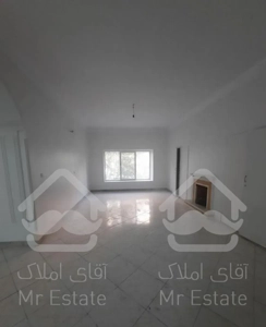 ۱۲۵متر طبقه همکف + ۴۰ متر حیاط (جمالزاده جنوبی)