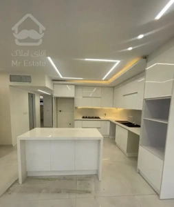 آپارتمان ۱۴۵ متری/۳ خواب/جنوبی/کوچه لاله