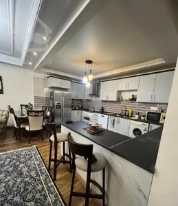 ۱۲۰ متر تک واحدی خطی روبه آفتاب نما تراورتن ۲ خواب