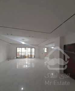 میدان سعدی ۱۴۵متر ۳ خوابه( روبه افتاب)