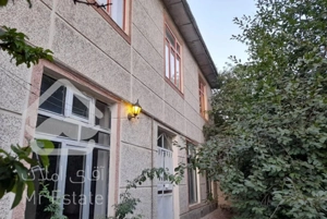 طبقه اول،دیوار بیرونی سنگ شسته،کنار باغ