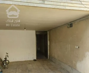 سویت با دو اتاق و حیاط خلوت در  پارکینگ  همکف