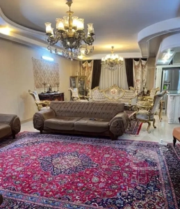 ۲۵۵ متر ویلایی /۲۷۰ متر بنا وحیاط باسازی شده/ رضوی