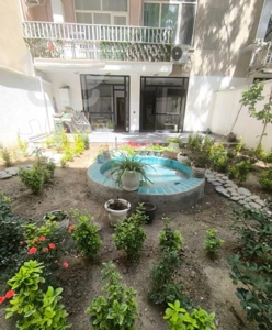 ۸۵متری فول بازسازی ۱۰۰متر حیاط در اختیار