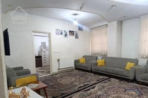 ۶۲ متری/بسیار تمیز/زیر قیمت/نورگیر فوق العاده