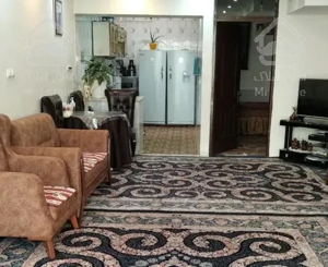 آپارتمان سه طبقه تک خوابه واقع در خیابان جی