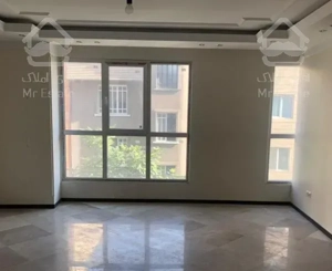 اپارتمان تک واحدی سه خوابه که یکی از  ان مستره