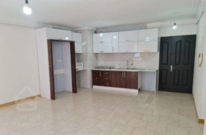 فروش آپارتمان ۹۰ متری ۲ خوابه طبقه ۱ در استادسرا