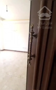 آپارتمان //۸۳متری// طبقه اول کلید نخورده