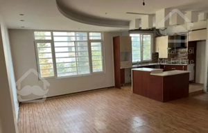 آپارتمان خوش نقشه و نورگیر