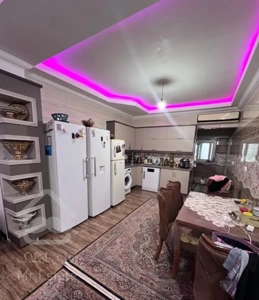 آپارتمان ۱۳۲ متری ۲ خوابه/۳ طبقه/تک واحدی/جمهوری