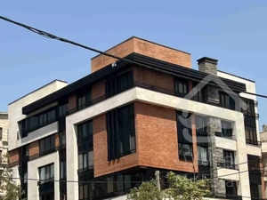 127 متر 3 خواب هروی بالای میدان عقیلی