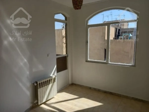 ٧٥ متر / ٢ خواب / باغ فيض / نور مستقيم