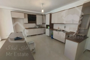 آپارتمان ۱۰۰ متری فاز۸ طبقه اول تراس دار