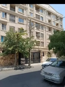 ۶۸متر ۲خواب آسانسور انباری بالکن کرمان