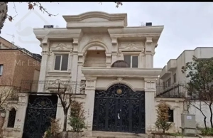 ویلایی ۸۵۰متر بنا در سه طبقه /شهرک